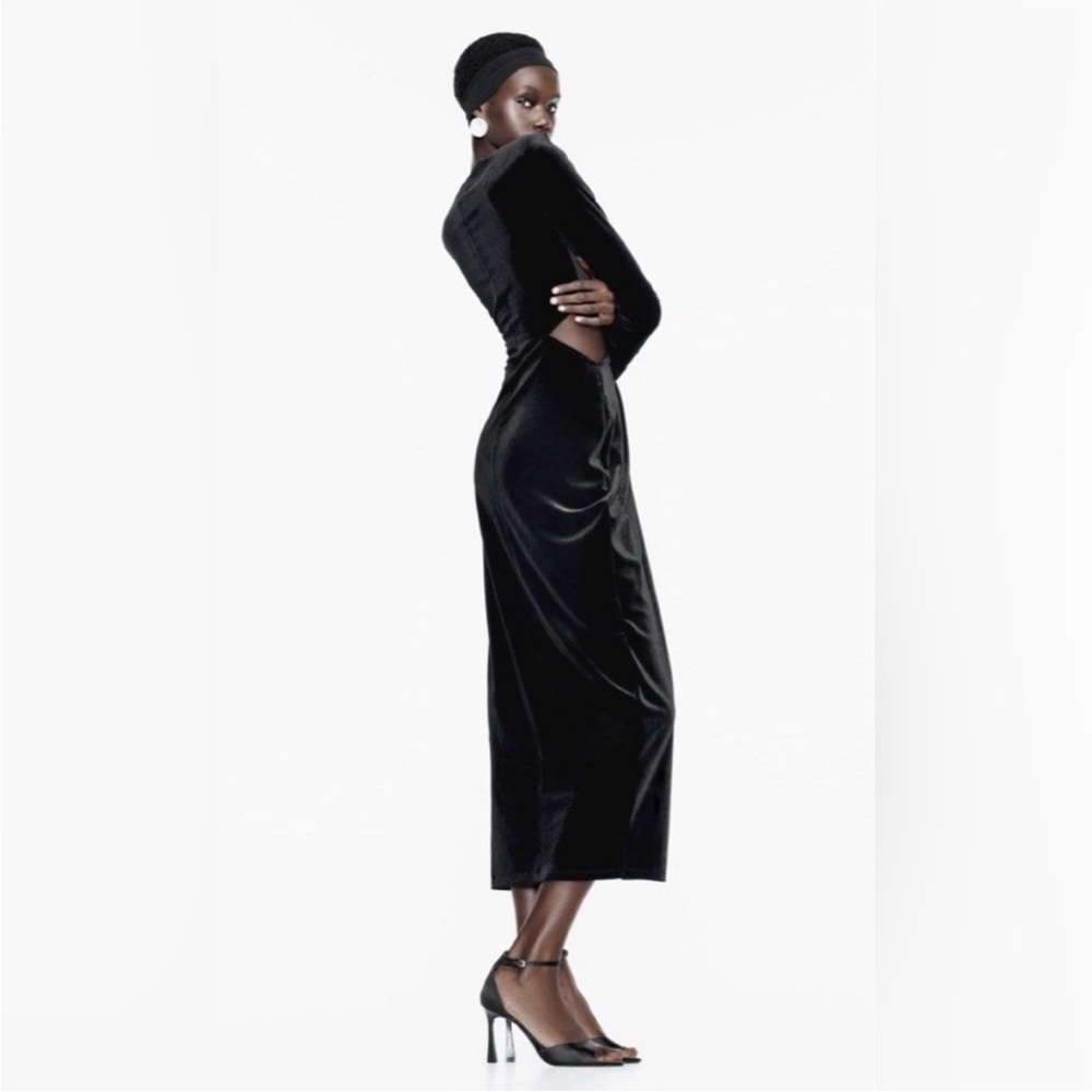 Elegant Black Cut-Out Velvet Dress - Picture 4 of 11